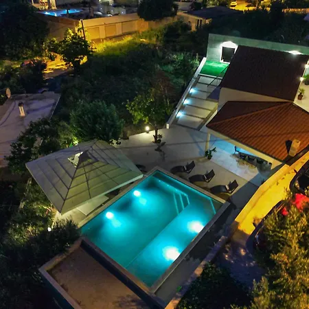 Mediterranean Oasis Seaside With Pool Вилла Сплит