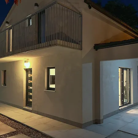 Mediterranean Oasis Seaside With Pool Сплит