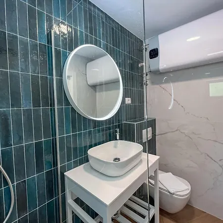 Вилла Mediterranean Oasis Seaside With Pool Сплит