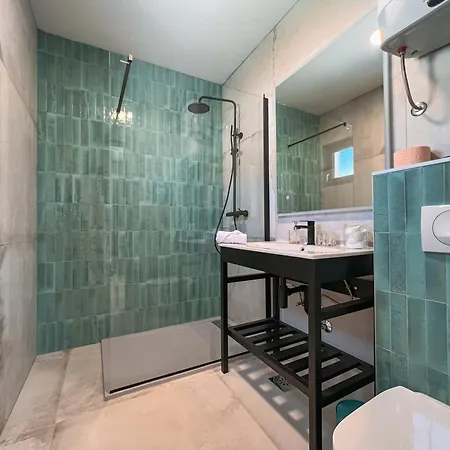 Mediterranean Oasis Seaside With Pool Вилла