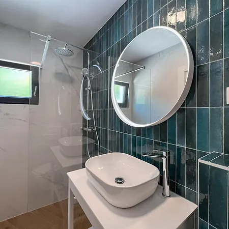 Mediterranean Oasis Seaside With Pool Вилла Сплит