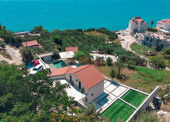 Vila Mediterranean Oasis Seaside With Pool *