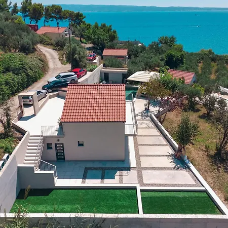 Mediterranean Oasis Seaside With Pool Spalato