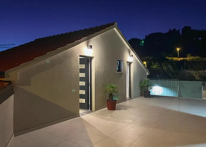 Villa Mediterranean Oasis Seaside With Pool