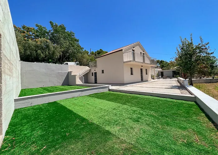 Mediterranean Oasis Seaside With Pool *