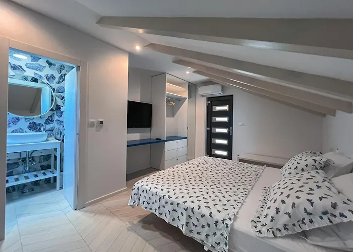 Mediterranean Oasis Seaside With Pool *