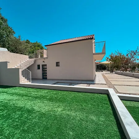 Βίλα Mediterranean Oasis Seaside With Pool Σπλιτ