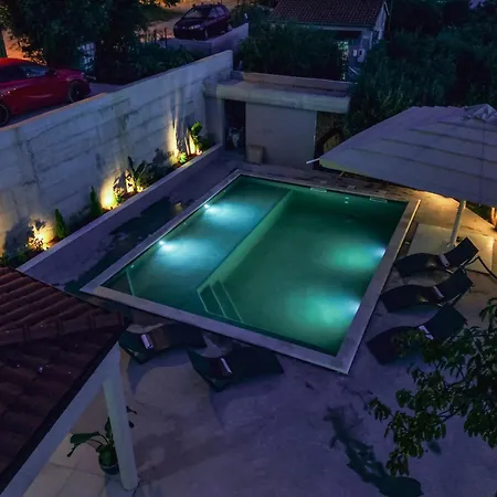 Vila Mediterranean Oasis Seaside With Pool *