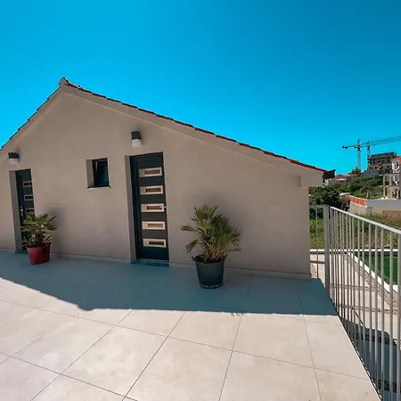 Mediterranean Oasis Seaside With Pool Βίλα