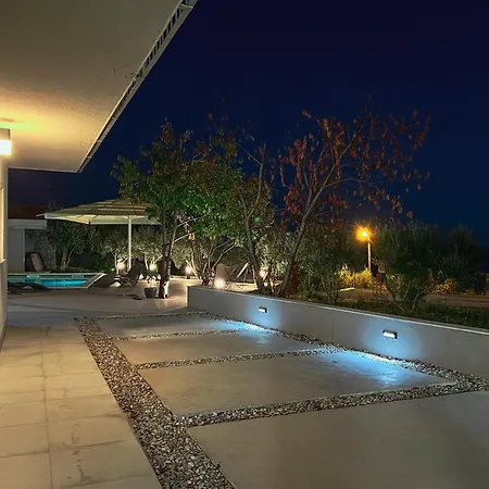 Mediterranean Oasis Seaside With Pool Βίλα *