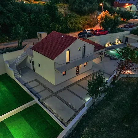 Βίλα Mediterranean Oasis Seaside With Pool *