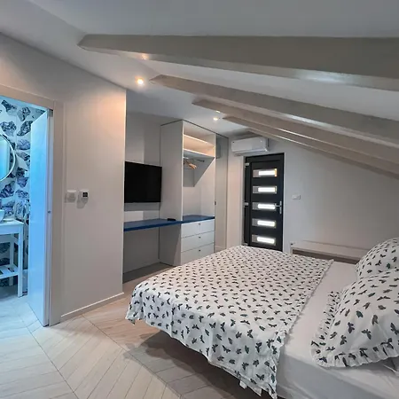 Mediterranean Oasis Seaside With Pool *