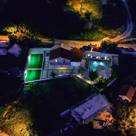 Mediterranean Oasis Seaside With Pool Βίλα *