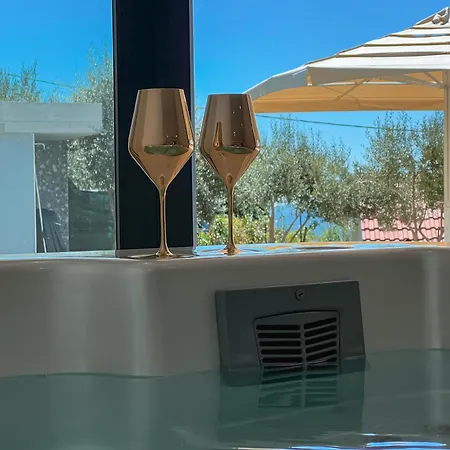 Mediterranean Oasis Seaside With Pool Βίλα *