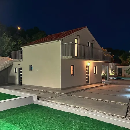 Βίλα Mediterranean Oasis Seaside With Pool Σπλιτ