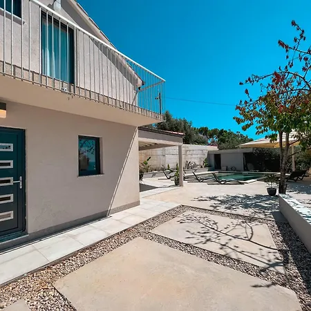 Mediterranean Oasis Seaside With Pool Βίλα