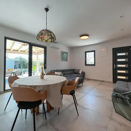 Βίλα Mediterranean Oasis Seaside With Pool *