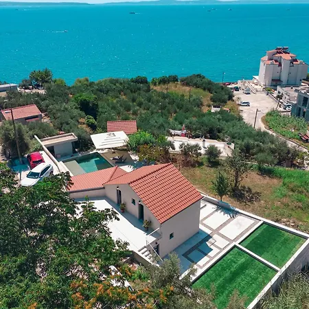 Vila Mediterranean Oasis Seaside With Pool *