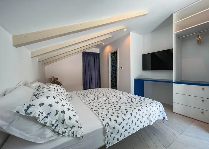 Mediterranean Oasis Seaside With Pool *