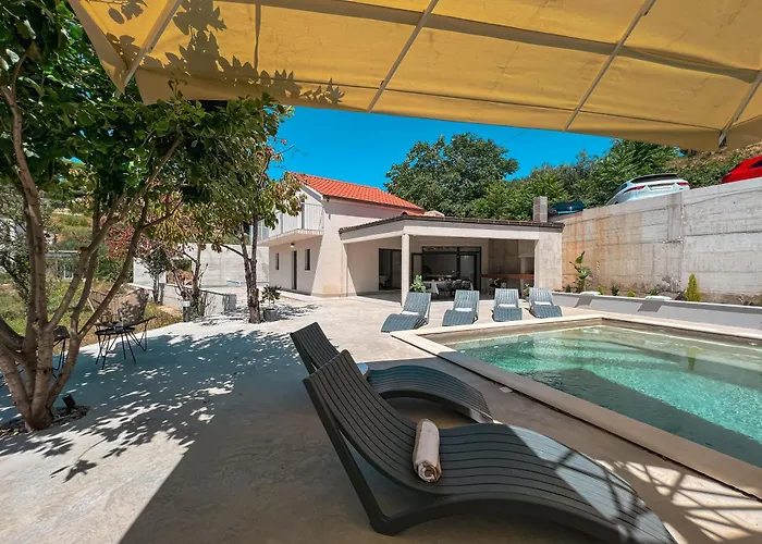 Mediterranean Oasis Seaside With Pool 빌라 *