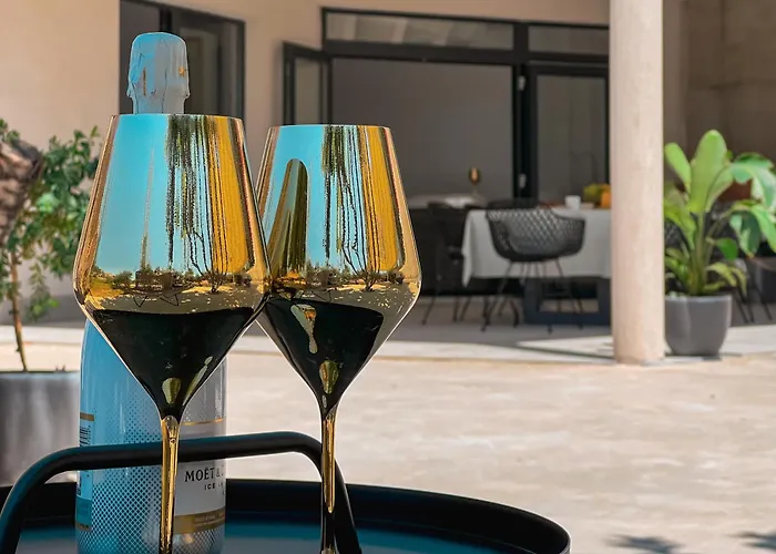 Mediterranean Oasis Seaside With Pool * 스플리트