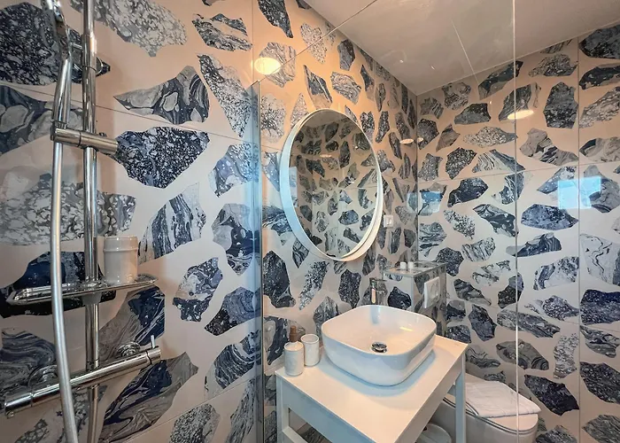 Villa Mediterranean Oasis Seaside With Pool *