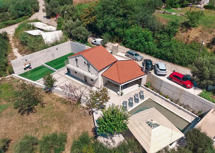 Mediterranean Oasis Seaside With Pool Split