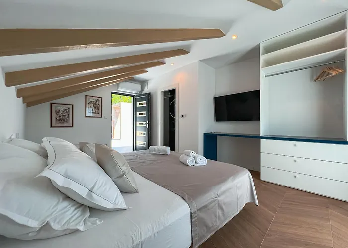 Mediterranean Oasis Seaside With Pool Villa