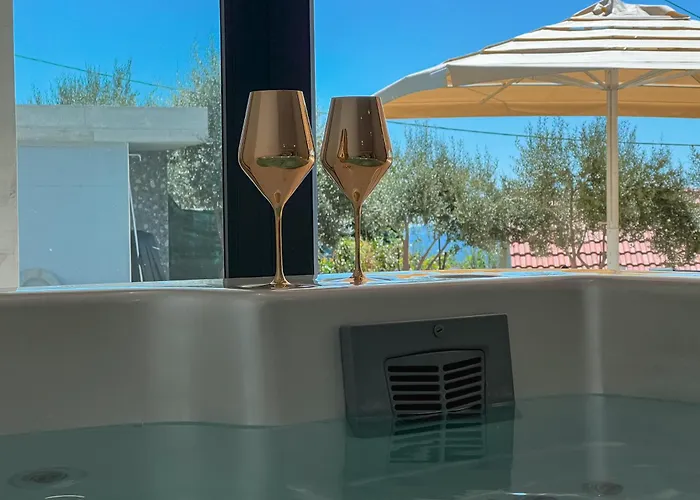 Mediterranean Oasis Seaside With Pool 빌라 *