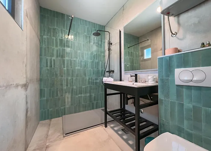 Mediterranean Oasis Seaside With Pool 빌라