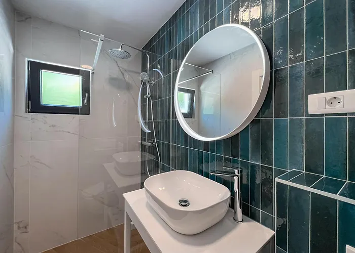 Mediterranean Oasis Seaside With Pool Villa Split