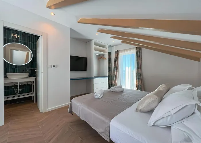 Mediterranean Oasis Seaside With Pool 빌라 *