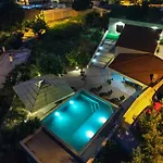 Mediterranean Oasis Seaside With Pool Villa Spalato