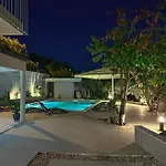 Mediterranean Oasis Seaside With Pool * Spalato