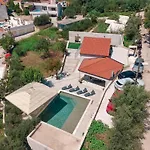 Villa Mediterranean Oasis Seaside With Pool Spalato
