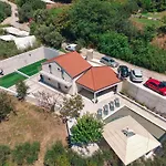 Mediterranean Oasis Seaside With Pool Spalato