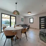 Villa Mediterranean Oasis Seaside With Pool *