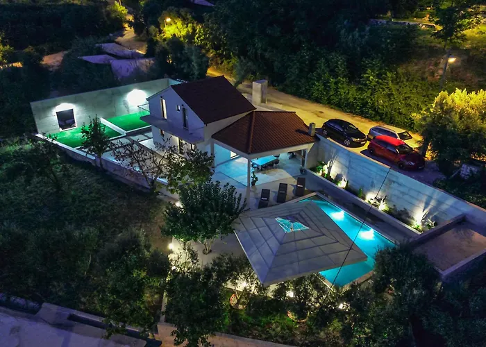 Villa Mediterranean Oasis Seaside With Pool